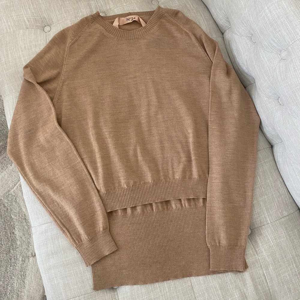N°21 Minimalistic Tan Sweater – Size 46 (US Large)